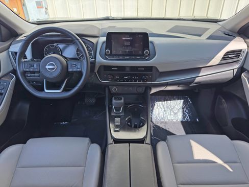 Used 2023 Nissan Rogue SV w/ SV Premium B Package FWD image 12
