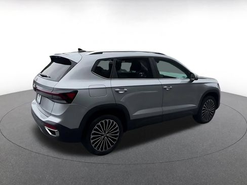 Used 2026 Volkswagen Taos SE FWD image 14