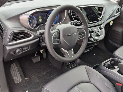 New 2026 Chrysler Pacifica Select image 10