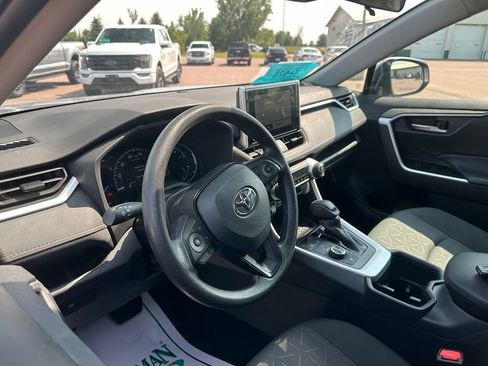 Used 2025 Toyota RAV4 XLE AWD/4WD image 2