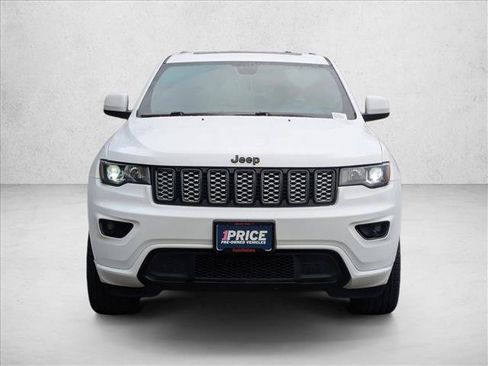 Used 2020 Jeep Grand Cherokee Altitude image 2