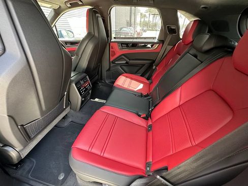 Used 2026 Porsche Cayenne GTS AWD/4WD image 39