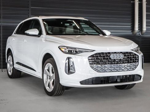 Certified 2025 Audi Q5 Premium Plus w/ Premium Plus image 11