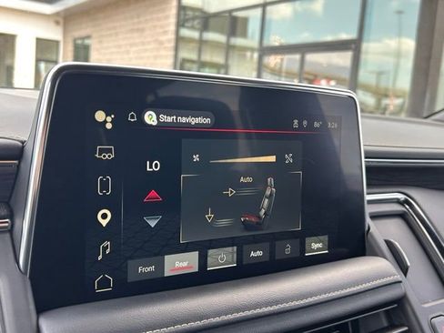 Used 2022 GMC Yukon XL SLT w/ SLT Premium Package image 29