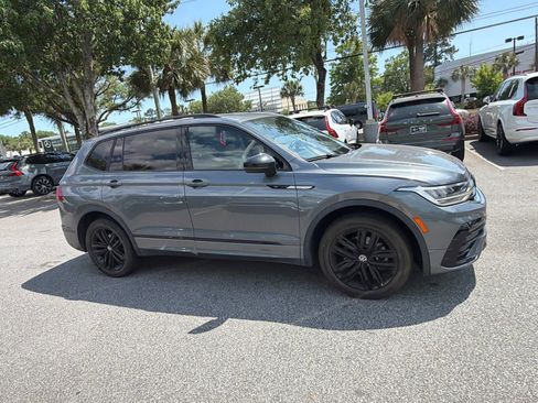 Used 2022 Volkswagen Tiguan SE R-Line image 16