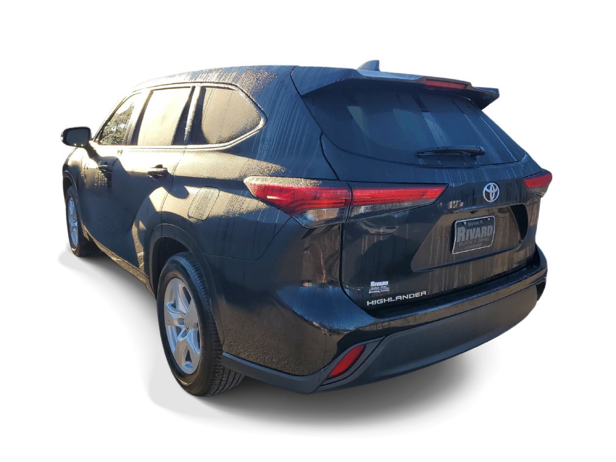Used 2023 Toyota Highlander L FWD image 3