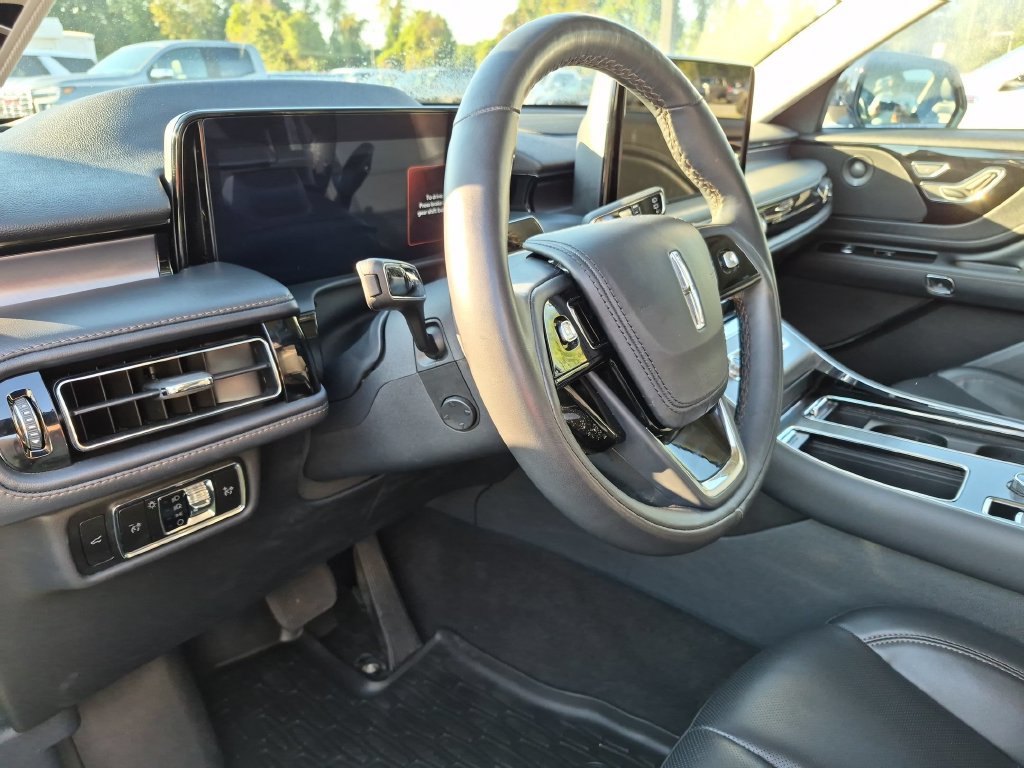 Used 2025 Lincoln Aviator AWD w/ Equipment Group 101A image 14