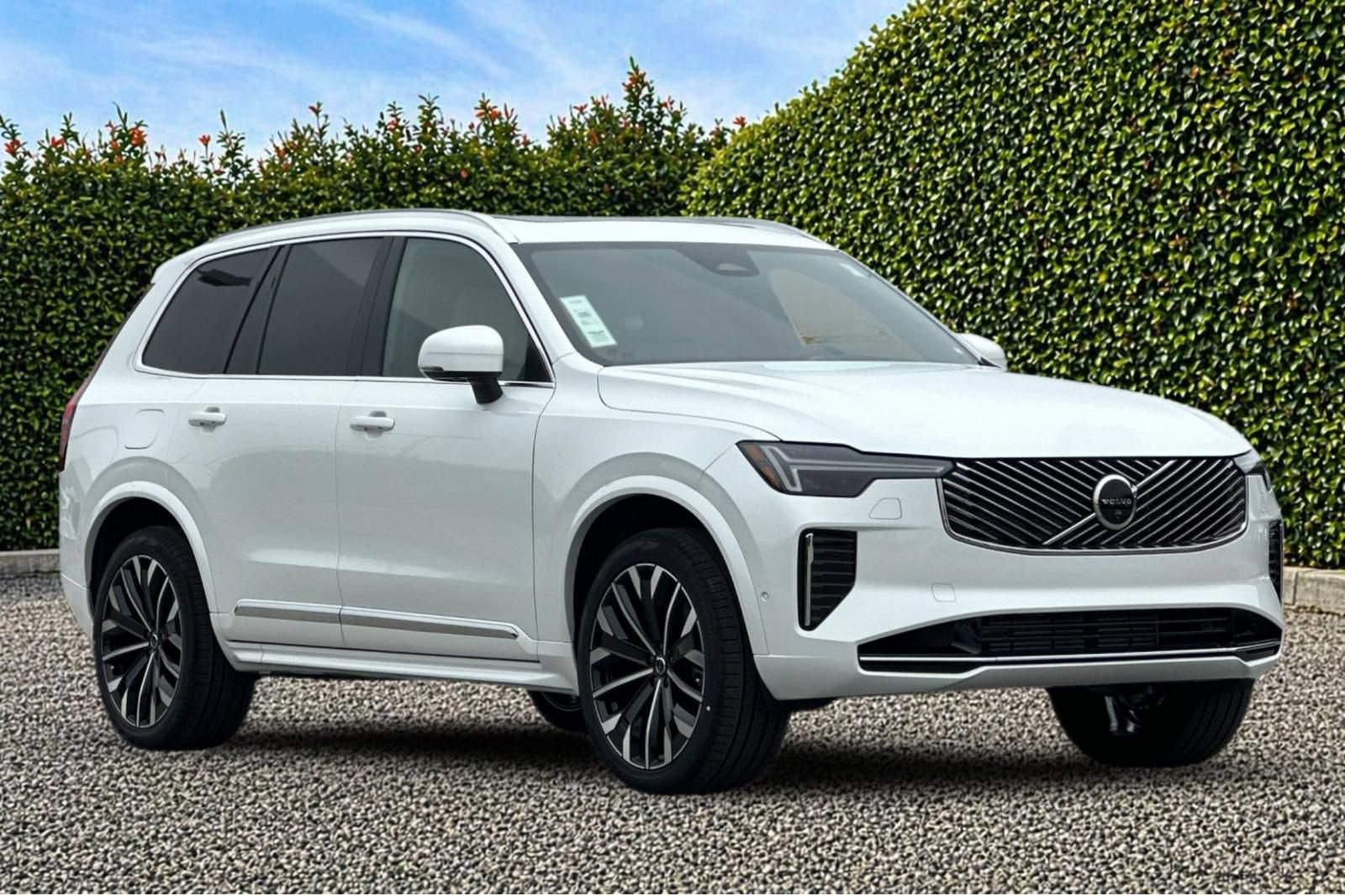 New 2026 Volvo XC90 T8 Plus w/ Protection Package AWD/4WD image 8