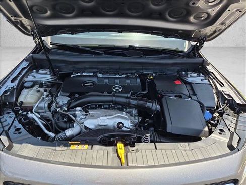 Used 2021 Mercedes-Benz GLB 250 4MATIC image 23