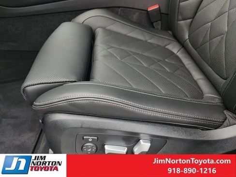 Used 2025 BMW X5 xDrive40i w/ M Sport Package AWD/4WD image 27