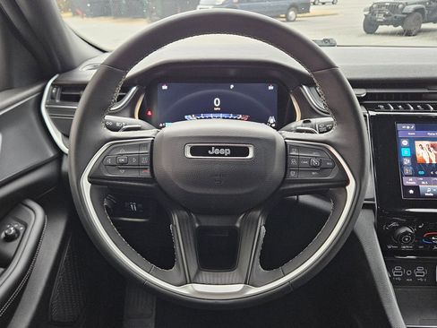 Used 2024 Jeep Grand Cherokee L Laredo image 16