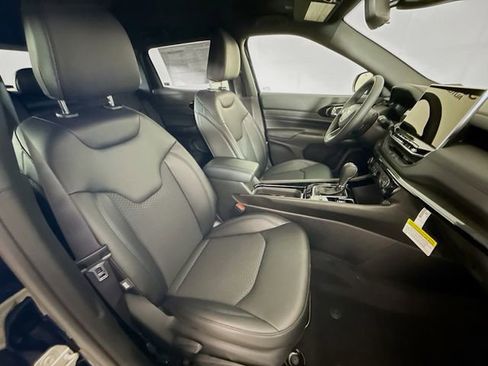 New 2026 Jeep Compass Latitude AWD/4WD image 25