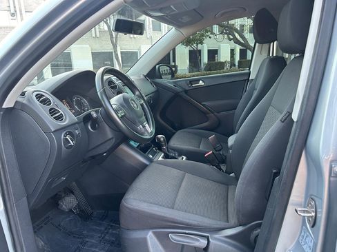 Used 2017 Volkswagen Tiguan Limited w/ Premium Package image 9