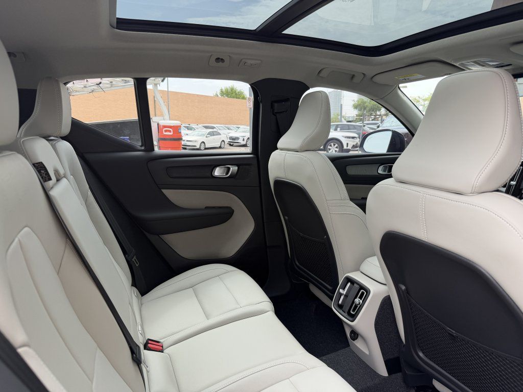 Used 2026 Volvo XC40 B4 Plus FWD image 40