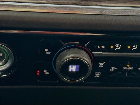 Used 2023 Chevrolet Silverado 1500 LT image 14