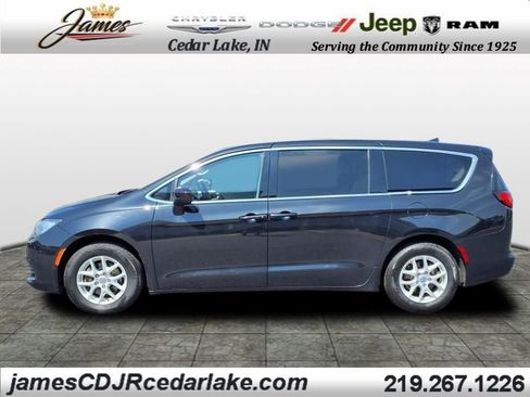 Used 2020 Chrysler Voyager LX image 2