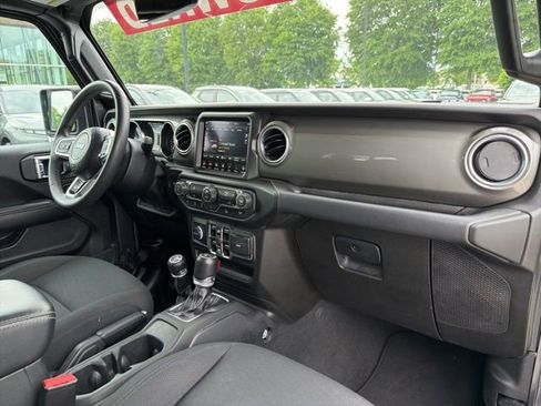 Used 2023 Jeep Gladiator Overland AWD/4WD image 31