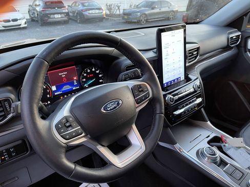 Used 2023 Ford Explorer Limited w/ Limited Technology Package image 12