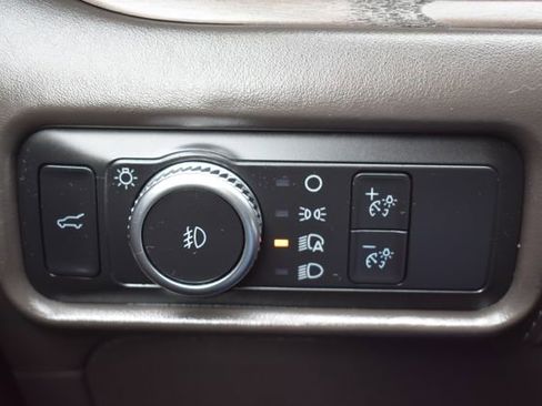 Used 2022 Ford Explorer Platinum w/ Equipment Group 601A AWD/4WD image 22