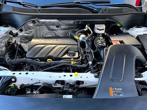 Used 2025 Chevrolet Trax RS w/ Driver Confidence Package image 29