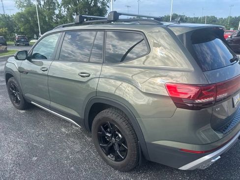 Used 2024 Volkswagen Atlas Peak Edition SE AWD/4WD image 4