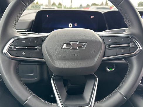 Used 2025 Chevrolet Suburban Z71 image 33