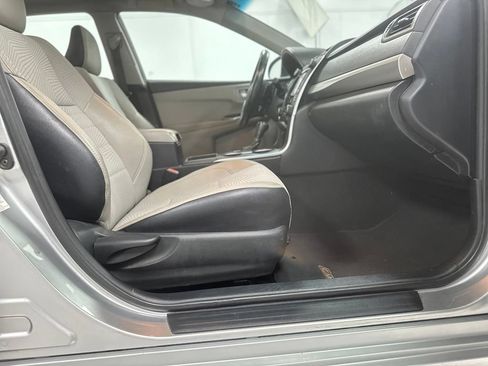 Used 2016 Toyota Camry SE FWD image 19