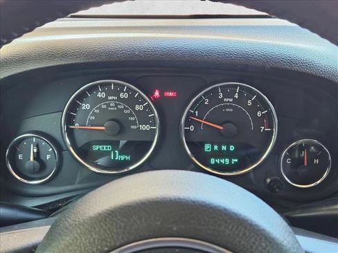 Used 2018 Jeep Wrangler Unlimited Sahara w/ Connectivity Group image 11