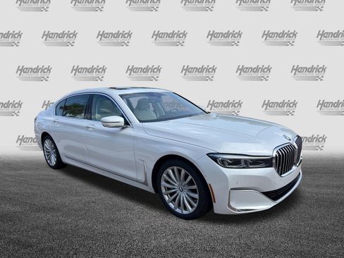 Used 2020 BMW 740i w/ Premium Package RWD image 2