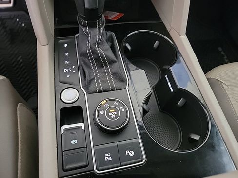 Used 2022 Volkswagen Atlas SEL Premium image 17