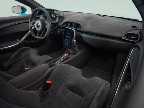 Used 2023 McLaren Artura RWD image 8