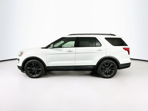 Used 2018 Ford Explorer XLT w/ Equipment Group 202A FWD image 4