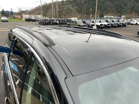 Used 2020 Chrysler Pacifica Touring-L image 8