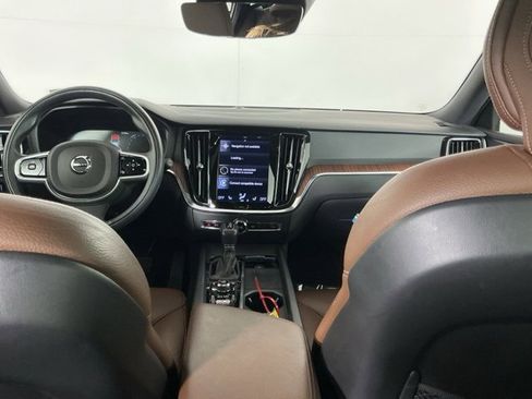 Used 2021 Volvo V60 T5 Cross Country image 23