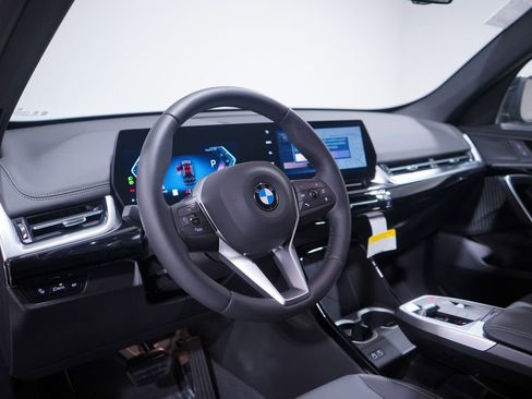 Used 2025 BMW X1 xDrive28i AWD/4WD image 6