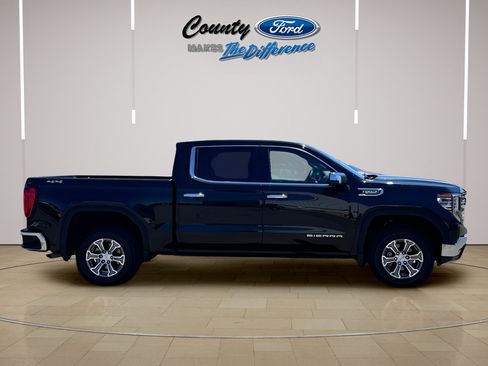 Used 2024 GMC Sierra 1500 SLT AWD/4WD image 3