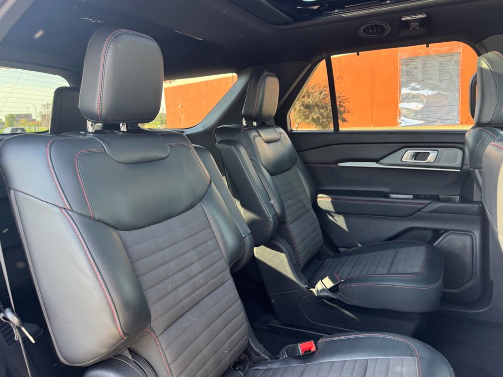 Used 2025 Ford Explorer ST-Line w/ Premium Package AWD/4WD image 31