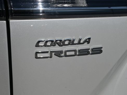 Used 2023 Toyota Corolla Cross XLE w/ Convenience Package FWD image 22