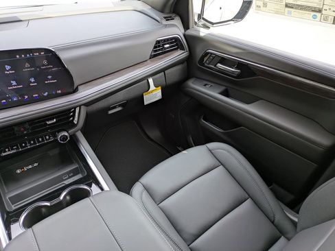 New 2026 Chevrolet Suburban LT w/ Comfort Package image 18