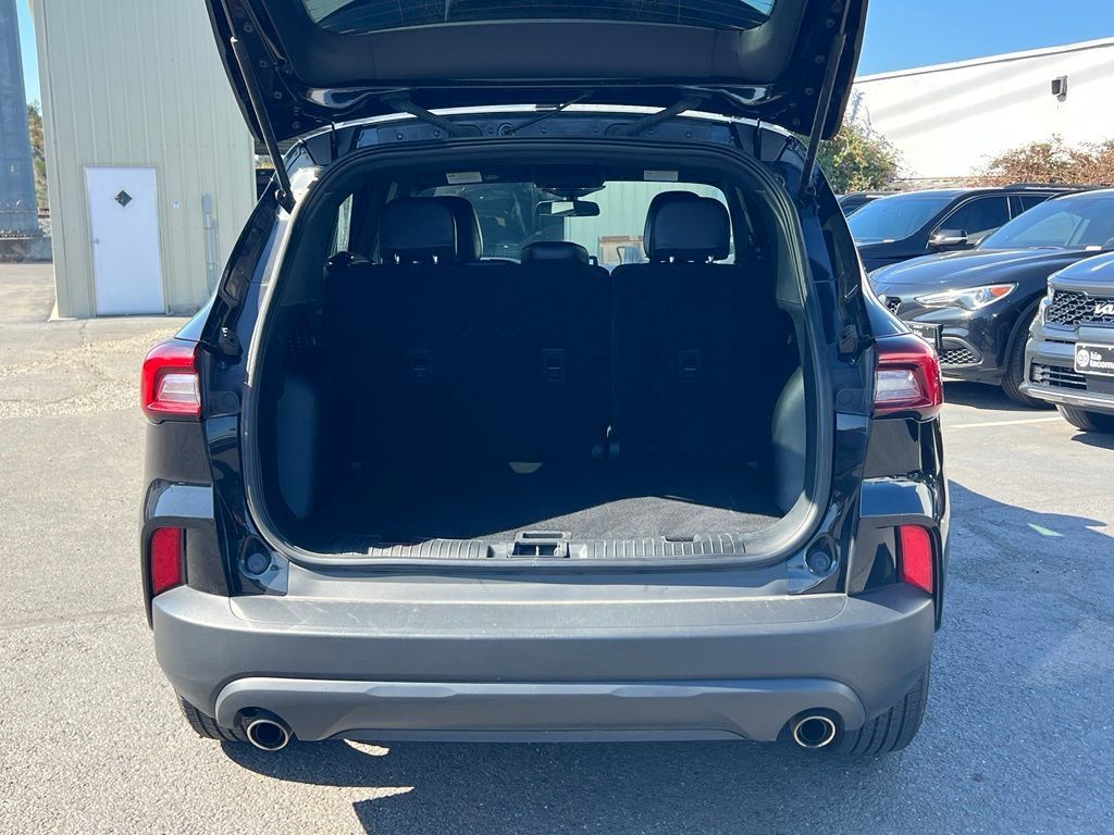 Used 2025 Ford Escape ST-Line FWD image 12