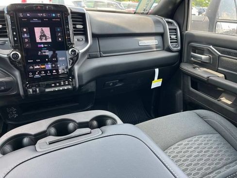 New 2025 RAM 2500 Big Horn AWD/4WD image 4