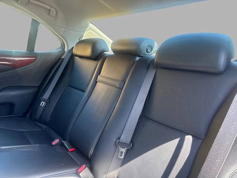 Used 2007 Lexus LS 460 RWD image 24