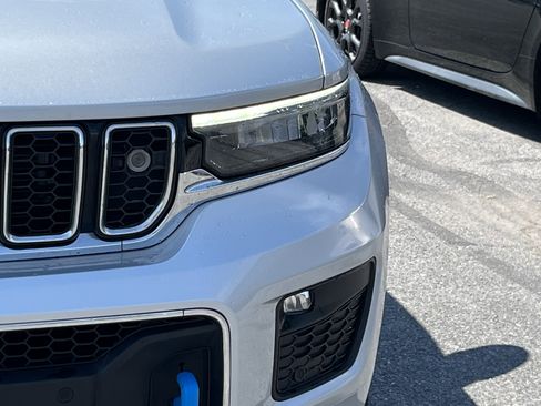 Used 2023 Jeep Grand Cherokee Overland w/ Advanced Protech Group III image 11