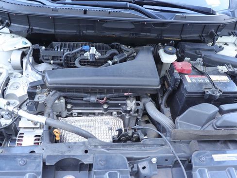 Used 2018 Nissan Rogue SV FWD image 33