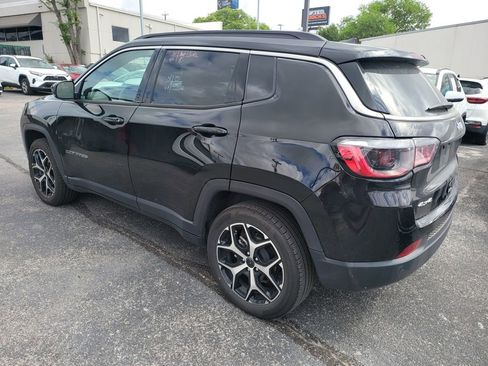 Used 2025 Jeep Compass Limited image 11