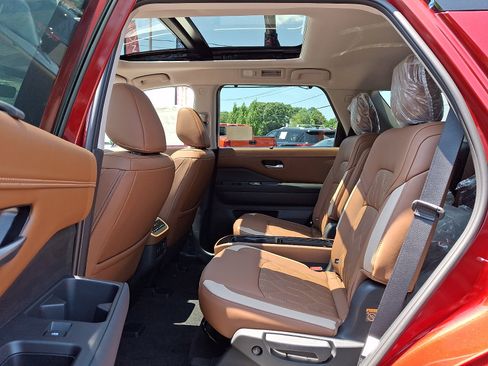 New 2026 Nissan Pathfinder Platinum AWD/4WD image 7