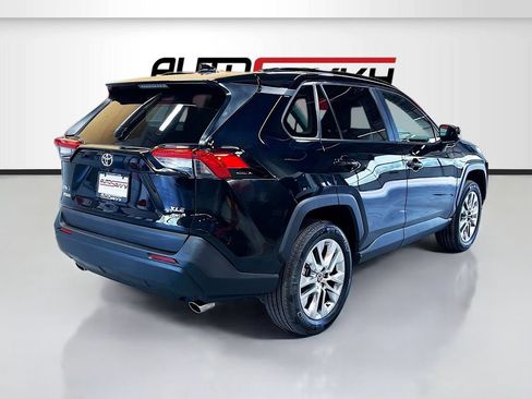 Used 2025 Toyota RAV4 XLE Premium AWD/4WD image 7