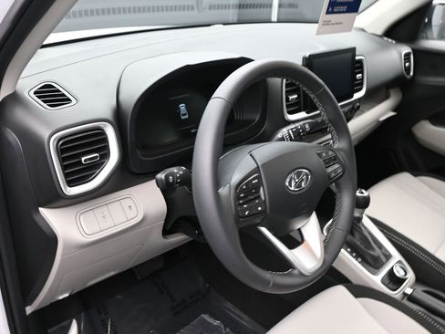 Certified 2025 Hyundai Venue SEL image 10