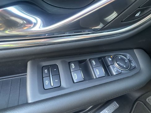 Used 2024 Chevrolet Suburban High Country w/ Advanced Technology Package image 13