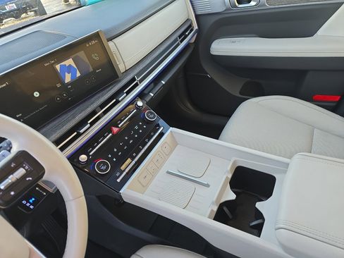 Used 2025 Hyundai Santa Fe Limited image 19